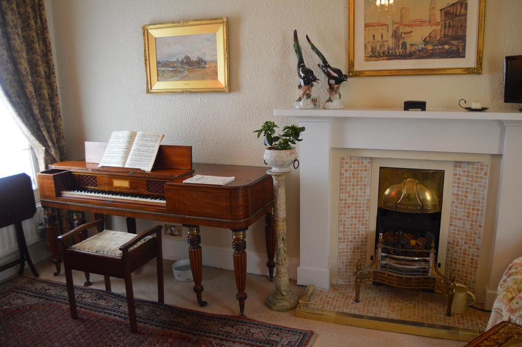 Lady Penelope'S B&B Duns Luaran gambar